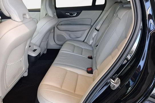 Volvo V60 CC Core B4 D AWD aut