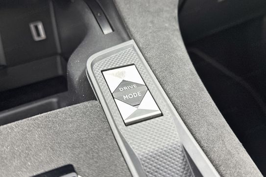 DS DS 7 Performance Line 1.6 E-Tense Hybrid AT