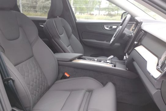 Volvo XC60 B5 B AWD Plus Dark
