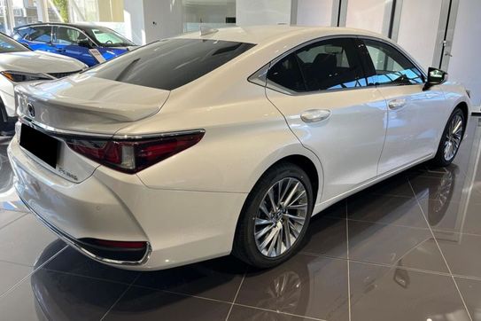 Lexus ES 300h Omotenashi