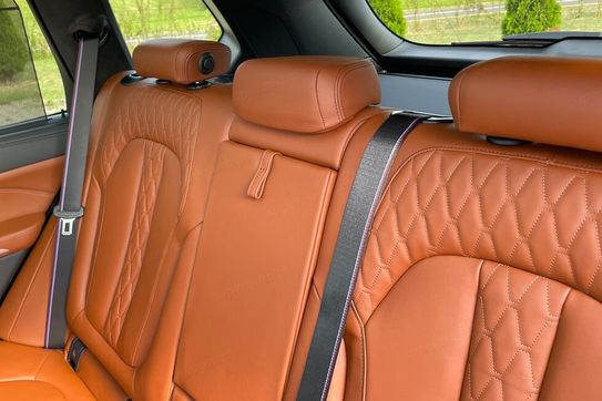 BMW X5 M60i