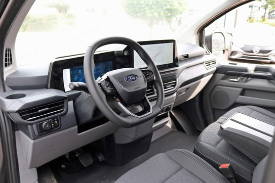 Ford Transit Custom 320 L2H1 Limited A8