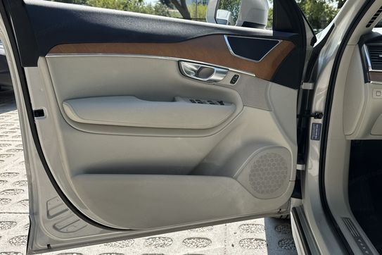 Volvo XC90 B5 D AWD Momentum Pro
