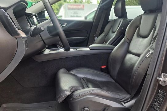 Volvo XC60 B5 D AWD Plus Dark aut