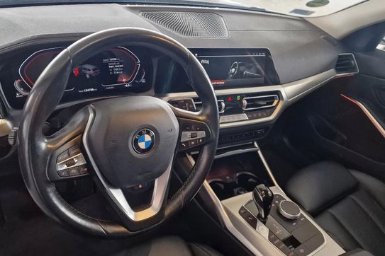 BMW Seria 3 320d xDrive Luxury Line aut