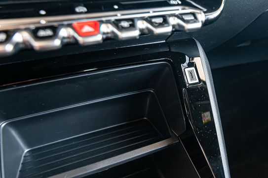 Peugeot 2008 Edition e-DCS6 PureTech mHEV