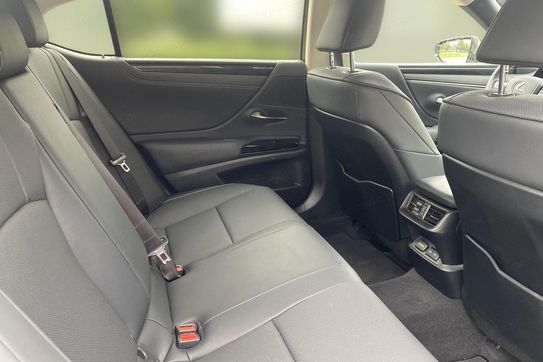 Lexus ES 300h F Sport Design