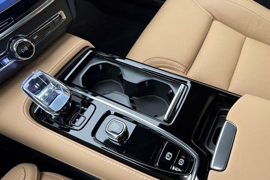 Volvo V90 T6 AWD Plug-In Hybrid Plus Dark
