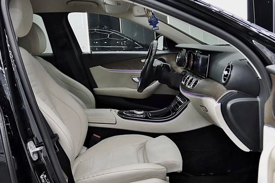 Mercedes Klasa E 300 9G-TRONIC