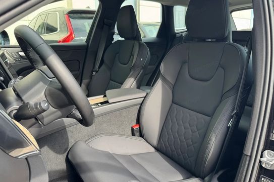 Volvo XC60 B5 B AWD Plus Dark
