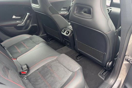 Mercedes CLA Shooting Brake 200 AMG Line
