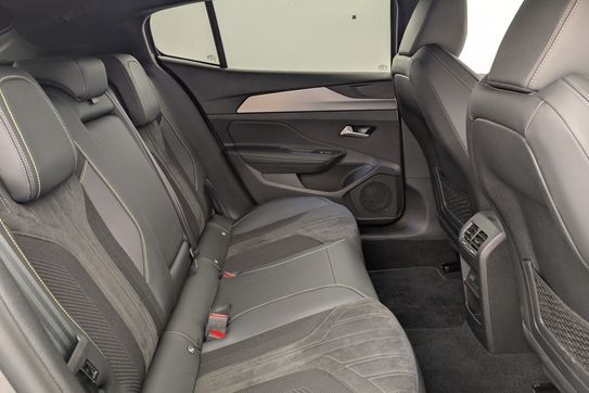 Peugeot 408 GT 1.2 mHEV e-DCS6