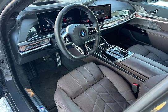 BMW Seria 7 740d xDrive M Sport