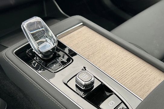 Volvo XC90 T8 AWD Plug-In Hybrid Plus Dark 7os