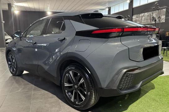 Toyota C-HR Style 2.0 Hybrid Dynamic Force Plug-in