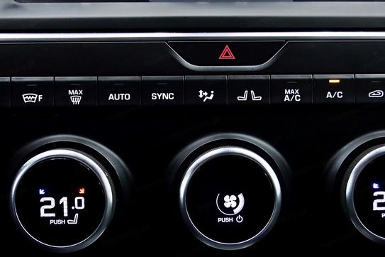 Jaguar E-Pace 2.0 i4P AWD R-Dynamic S