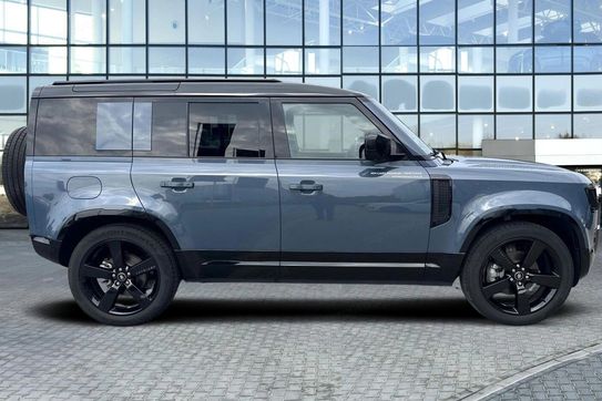 Land Rover Defender 130 3.0 D250 mHEV X-Dynamic SE