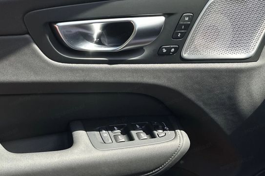 Volvo XC60 B5 B AWD Ultra Black Edition
