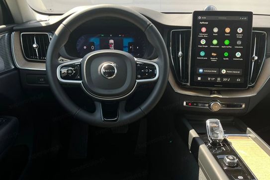Volvo XC60 B5 B AWD Ultra Dark