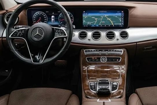 Mercedes Klasa E Kombi 220 d 4MATIC Avantgarde