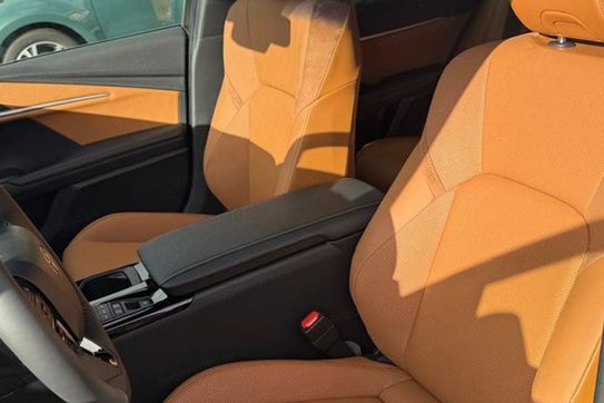 Toyota Camry Executive 2.5 Hybrid Dynamic Force