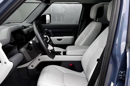 Land Rover Defender 110 D250 X-Dynamic HSE