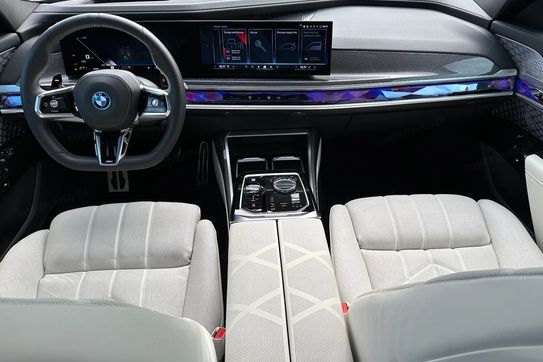BMW Seria 7 M760e PHEV xDrive Individual Edition sport-aut