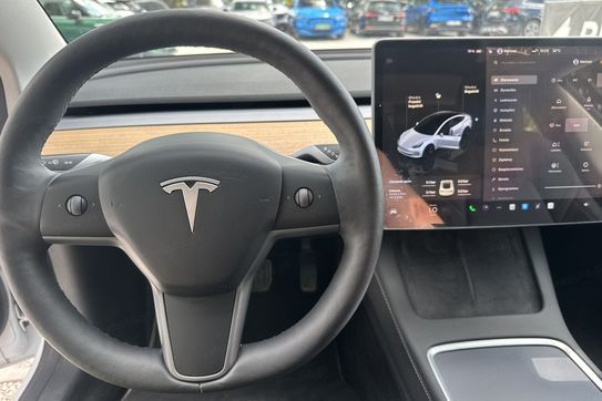 Tesla Model 3 RWD