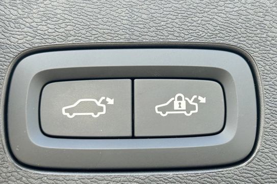 Volvo XC60 T6 Plug-In Hybrid AWD Plus Dark aut