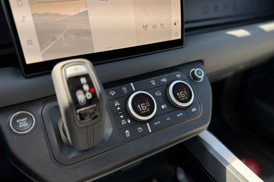 Land Rover Defender 110 D200 X-Dynamic SE