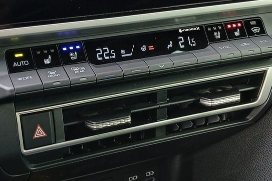 Toyota Camry 2.5 Hybrid Executive e-CVT