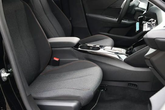 Peugeot 208 Business e-DCS6 1.2 mHEV