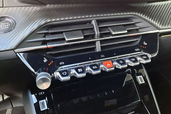 Peugeot 2008 GT Exclusive e-DCS6 1.2 PureTech mHEV