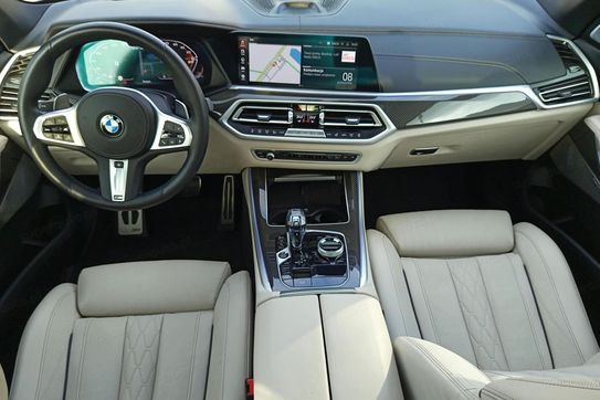 BMW X5 M50i