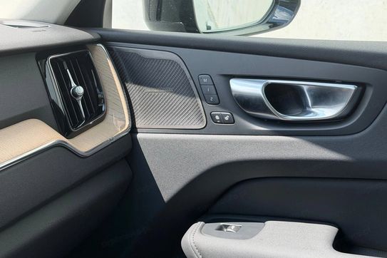 Volvo XC60 B5 B AWD Plus Dark