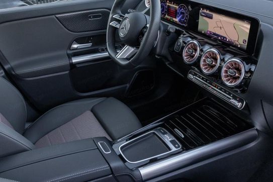 Mercedes EQA 250+  Electric Art