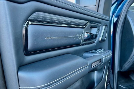 Dodge RAM 1500 Limited NIGHT V8 RAMBOX