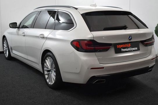 BMW Seria 5 520d xDrive Luxury Line aut