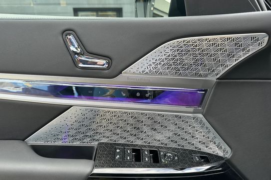 BMW Seria 7 M760e PHEV xDrive Individual Edition sport-aut