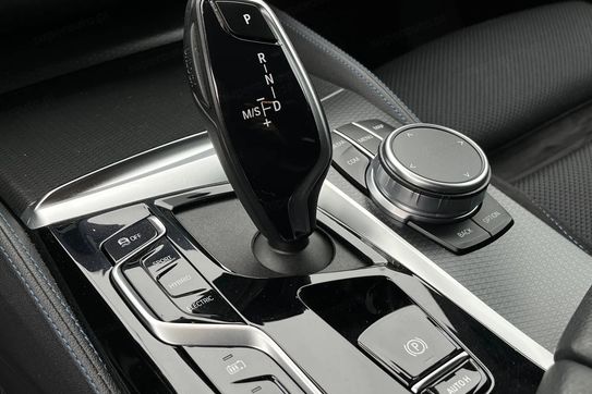 BMW Seria 5 530e xDrive M Sport sport-aut