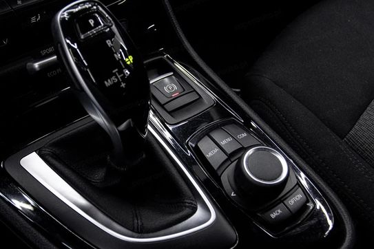 BMW Seria 2 218d Advantage aut