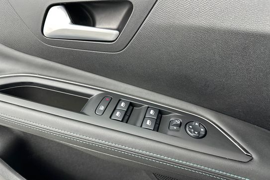 Peugeot 3008 Allure Pack 1.6 Hybrid e-EAT8