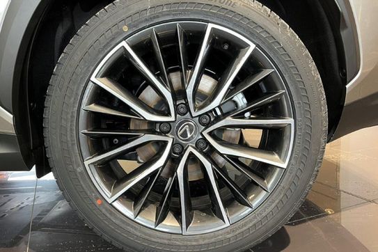 Lexus NX 350h Omotenashi 2.5 Hybrid AWD