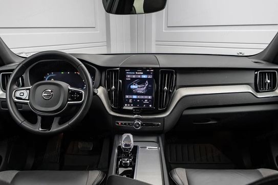 Volvo XC60 B4 D AWD Plus Dark