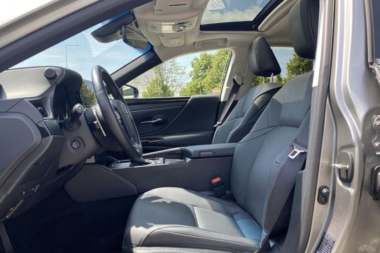 Lexus ES 300h Business Edition