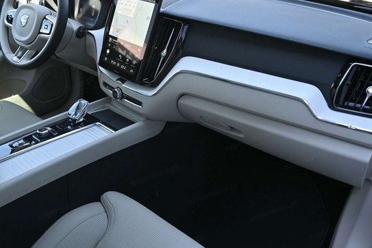 Volvo XC60 B5 AWD Ultra Dark