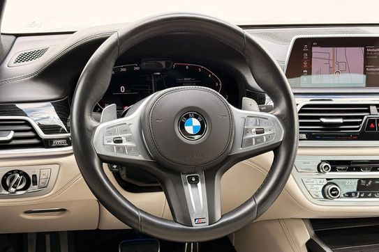 BMW Seria 7 750i xDrive sport-aut