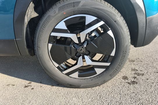 Peugeot 2008 ALLURE 1.2 mHEV e-DCS6
