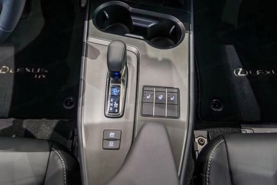 Lexus UX 300h F Sport Design