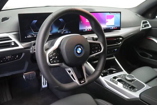 BMW Seria 3 330e xDrive M Sport